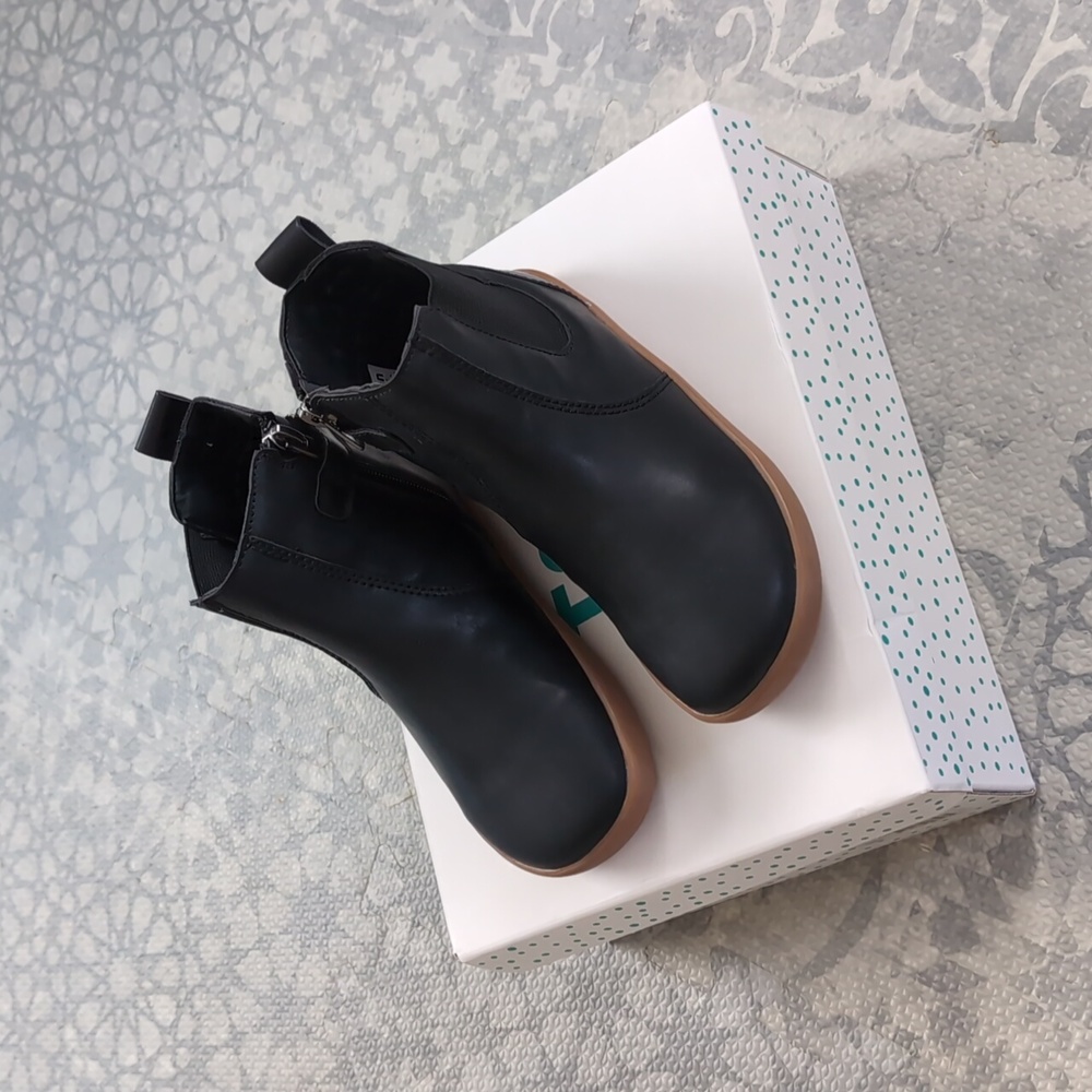 NWT Ten Little Chelsea Boots In Classic Black - Size 13.5